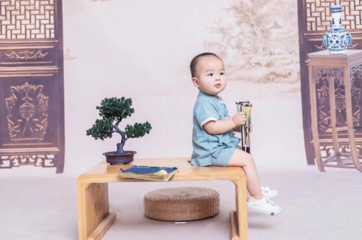朝阳孕妇肚子上的黑线
